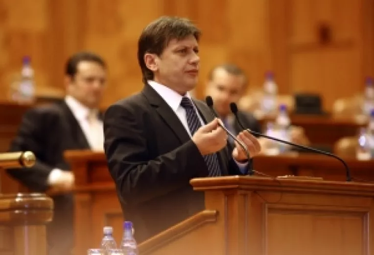 Antonescu considera ca PNL ar putea guverna cu PD-L daca acesta se rupe de Basescu