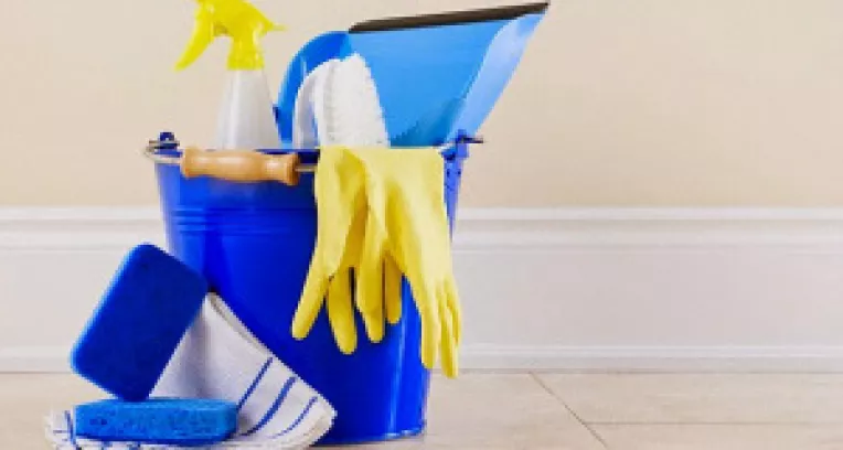 Apa de javel, folosita ca dezinfectant in activitati domestice, mareste riscul infectiilor ORL si respiratorii