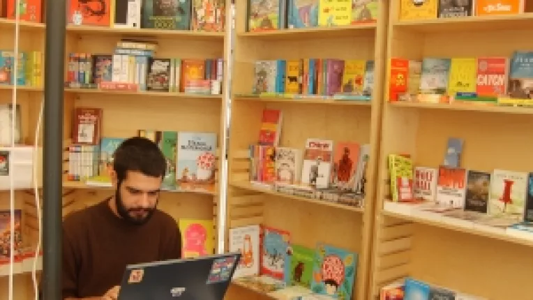 Aurel Minulescu, de la Anthony Frost English Bookshop: "Se cauta literatura contemporana clasica, dar si carti pentru copii!"