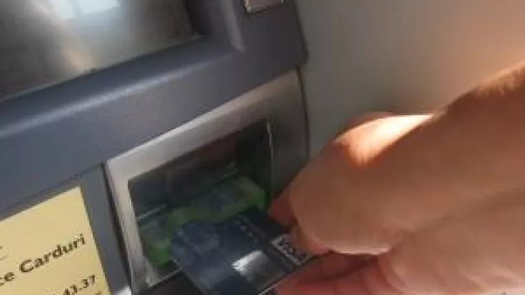 Cardurile ascund surprize neplacute