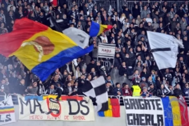 Cheta : Suporterii au donat jucatorilor de la Universitatea Cluj o punga cu 66 milioane de lei 