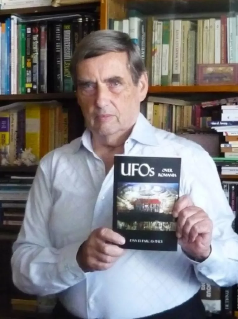 Dan D. Farcas a prezentat la Festivalul Science Fiction Rasnov 2017 ultima sa carte: UFO'S ABOVE ROMANIA