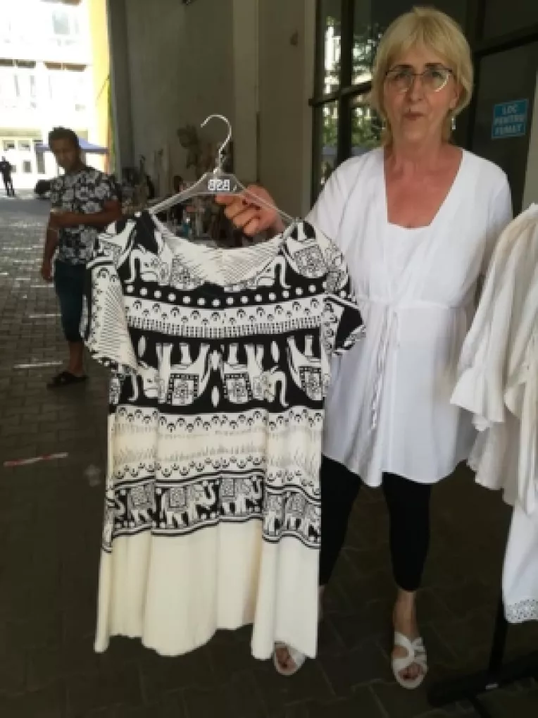 Denis Ionescu creeaza vestimentatii pentru femei, din materiale naturale