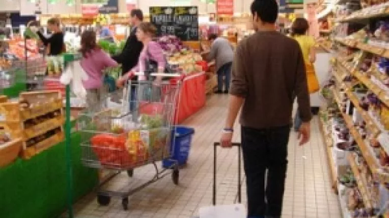 Din cauza crizei, romanii mananca mai putin