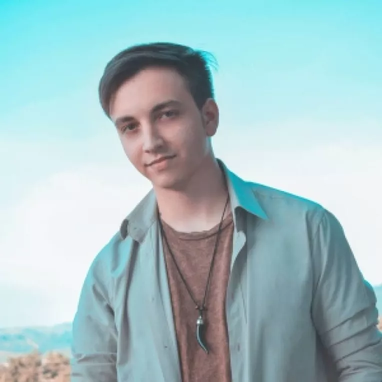 Dragos Andrew, vloggerul din spatele proiectului In Mintea lui Andrew, si Keida lanseaza I need You