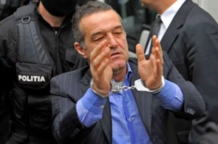 Dumitru Dragomir este convins ca Gigi Becali, patronul Stelei, va fi eliberat in doua saptamani si ii va oferi votul lui la presedintia LPF  