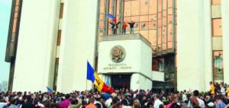 Dupa lupte de strada, razboi diplomatic