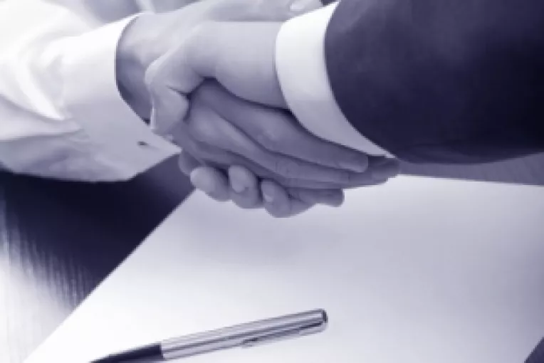 Era glaciara FMI 2009 - 2010: Guvernul Romaniei ingheata salariile si pensiile, concediaza 10% din bugetari, iar restul angajatilor sunt platiti doar 11 luni din an