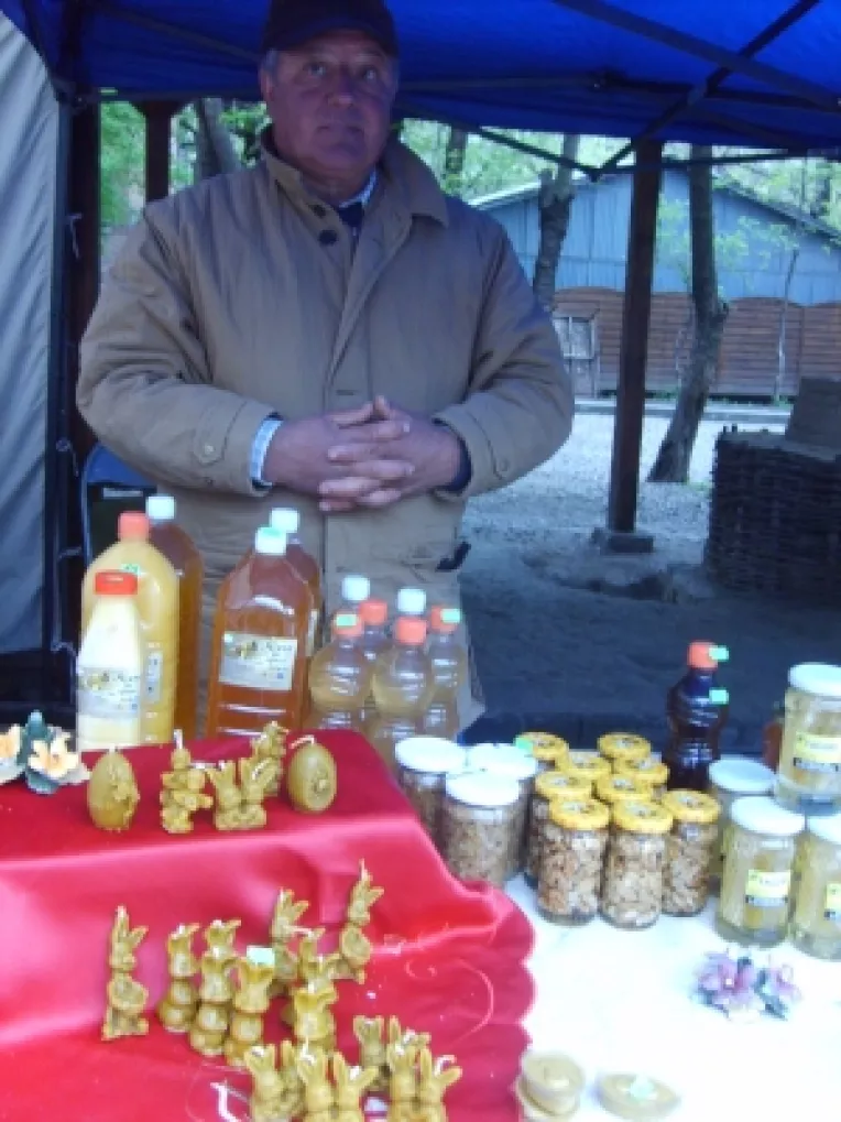 Familia Zota: "Avem patru sortimente de faguri cu miere si siropuri de brad!"