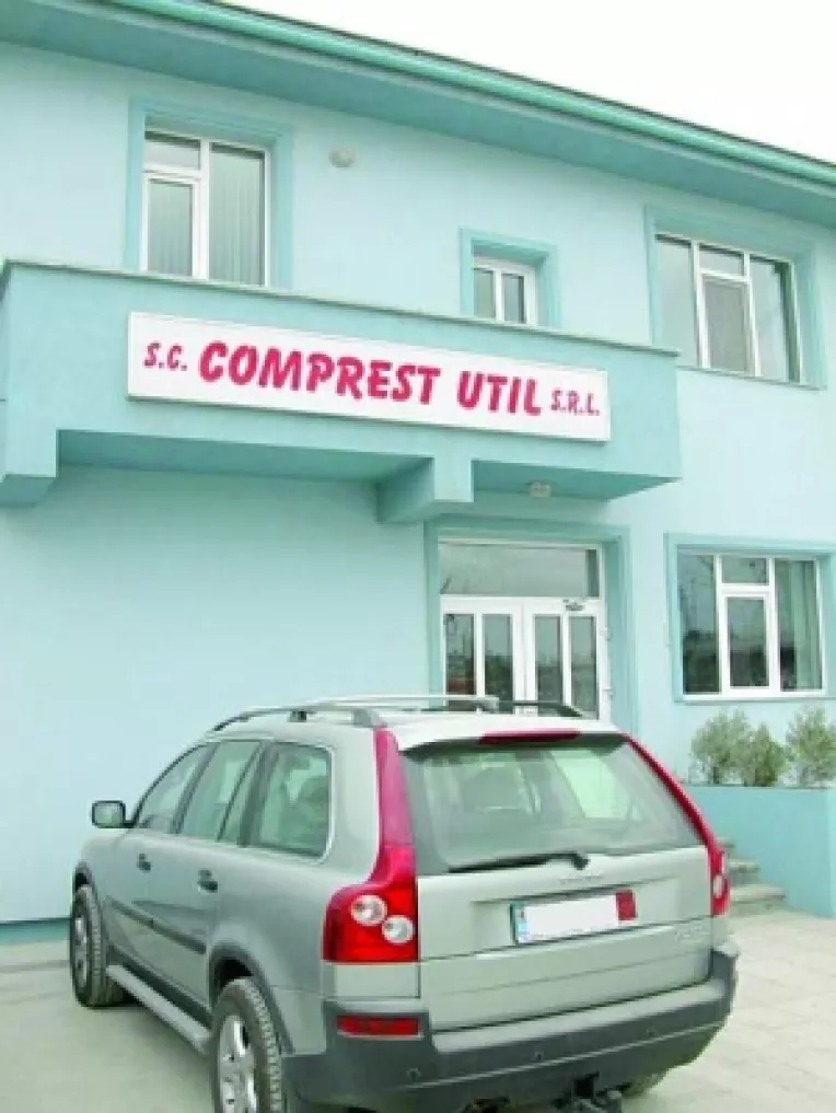 Firme lovite in plin de criza financiara. Disponibilizari la Murfatlar si Comprest Util