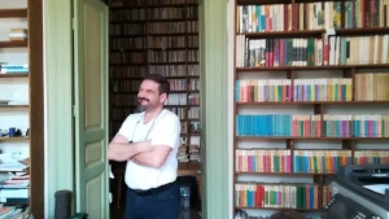 Florin Radulescu, directorul Muzeului Municipal Calarasi, un om dedicat colectiilor