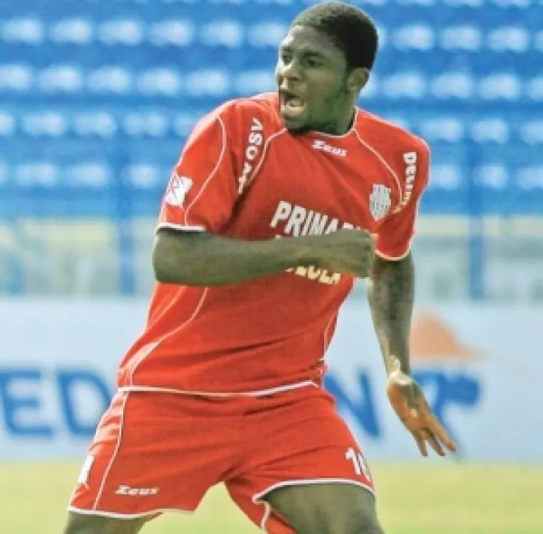 Fotbalistul Chinonso Ihelwere Henry, de 21 de ani, a murit in timpul unei partide amicale