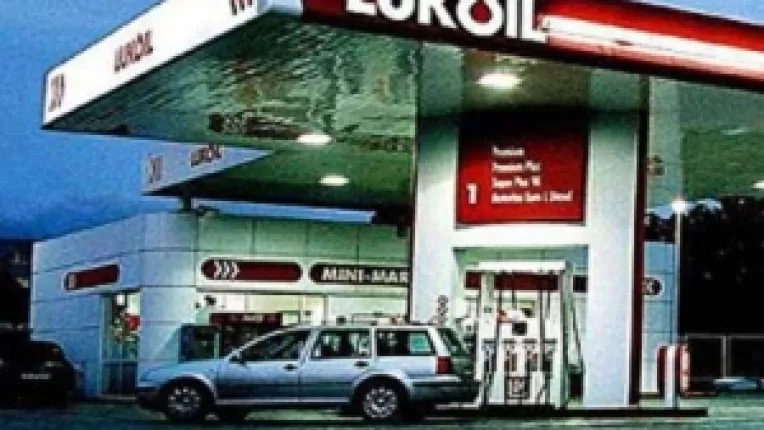 LukOil a scumpit benzina si motorina