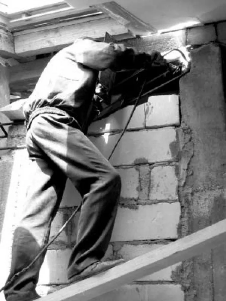 Lupta pentru salariul minim pe economie continua