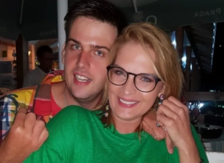 Manuela Harabor l-a invatat pe fiul ei autist sa spuna si sa stie ce inseamna cuvintele: Te iubesc!