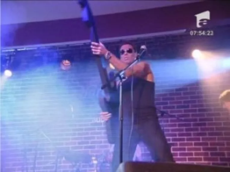 Mircea Badea cantaret: Show cu aplomb la Hard Rock Cafe