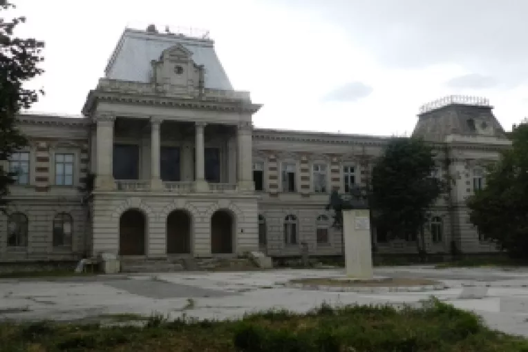 Palatul Prefecturii Calarasi, cea mai frumoasa cladire de la Dunarea de Jos, partial refacuta