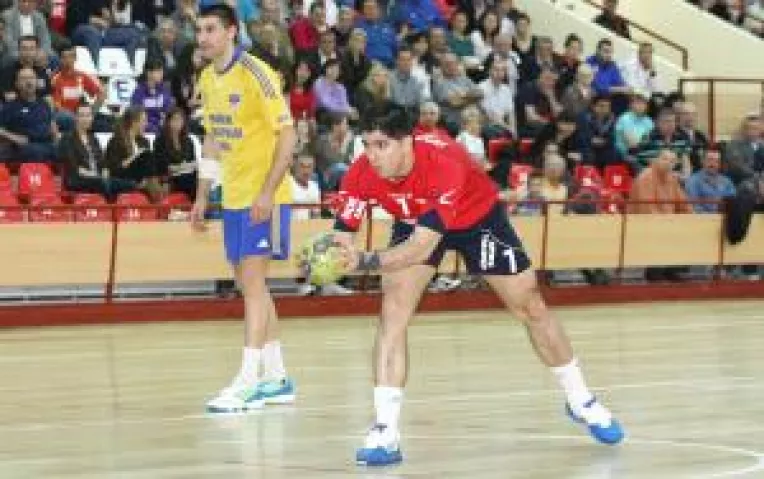 Patru gorjeni la loturile nationale