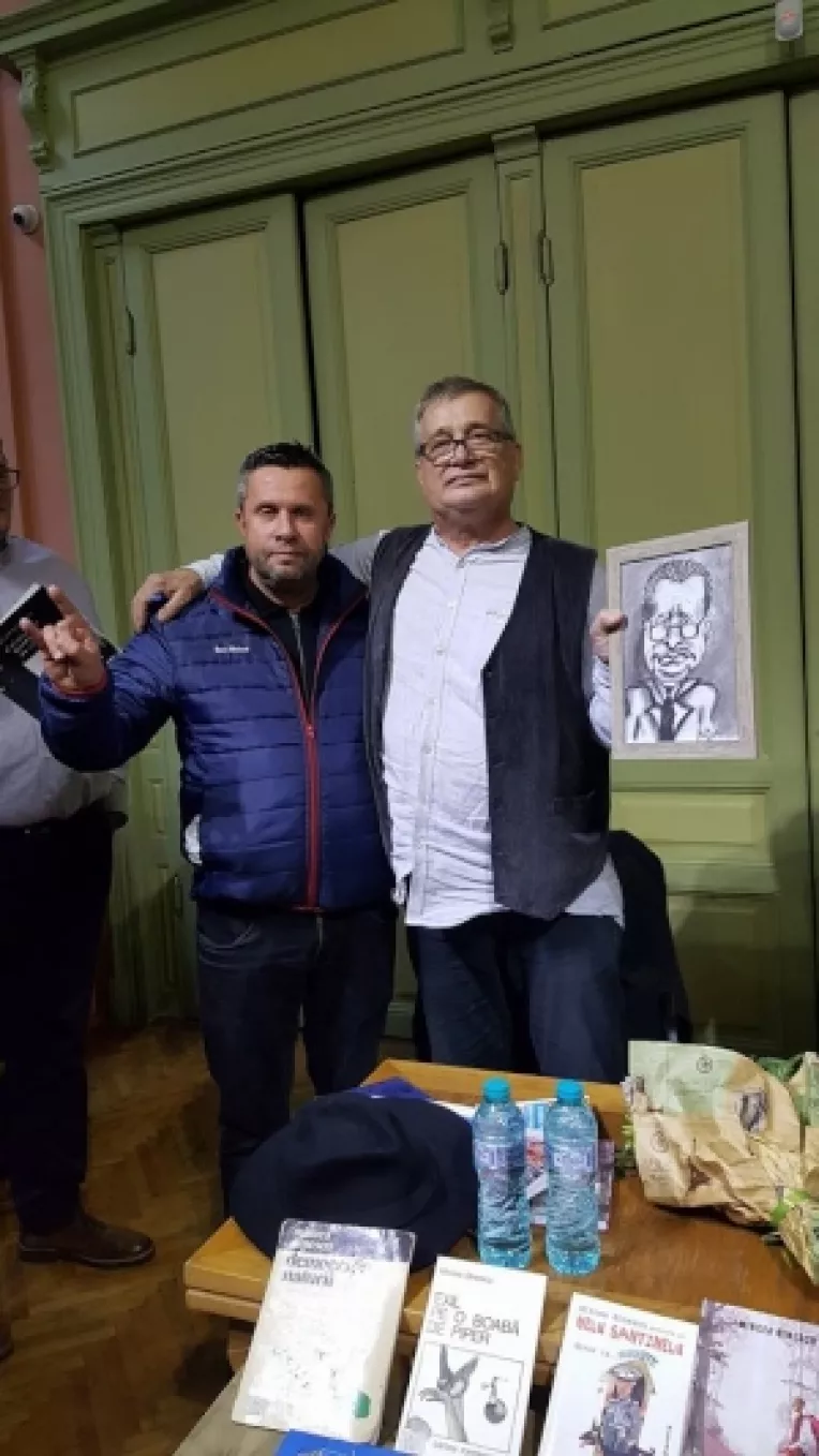 Poetul Jimmy Stanescu: "Unele poezii de-ale mele par triste, fiind influentat de simbolismul francez citit in tinerete!"