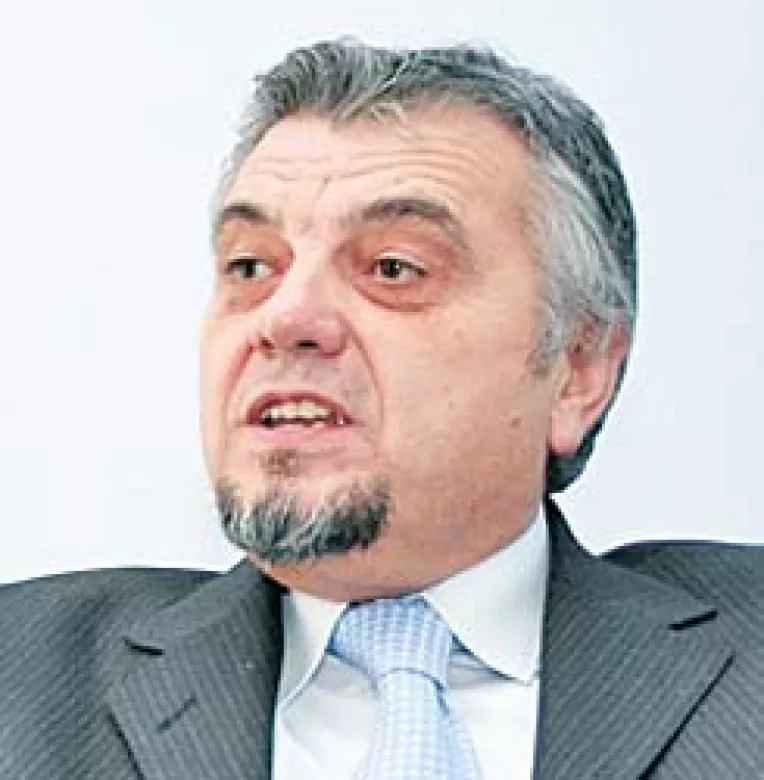 Se incearca atragerea lui Mircea Basescu in combinatii pentru a-i afecta imaginea lui Traian Basescu