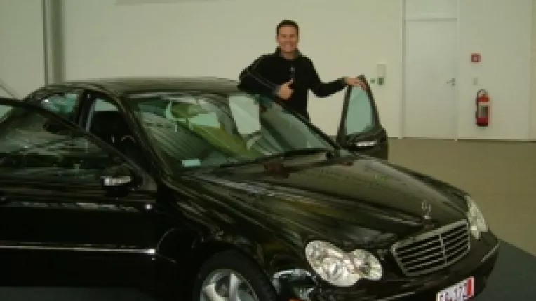 Si Mercedes isi trimite angajatii in concediu