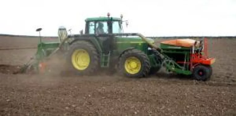 Sute de fermieri, obligati sa dea subventiile inapoi