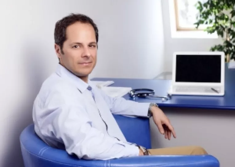 Tratamentul chirurgical al herniei de disc: interventia endoscopica reprezinta viitorul!