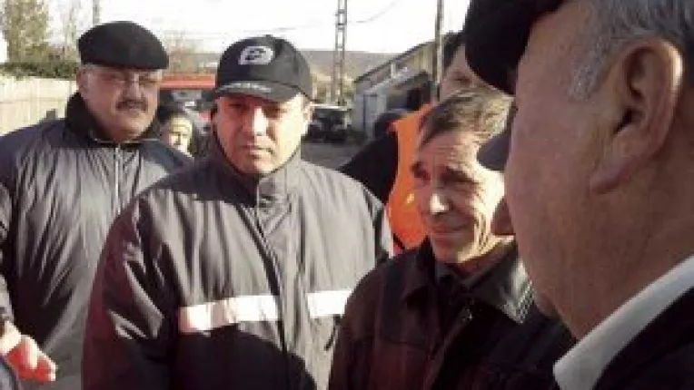 Voturi contra tuica si mici