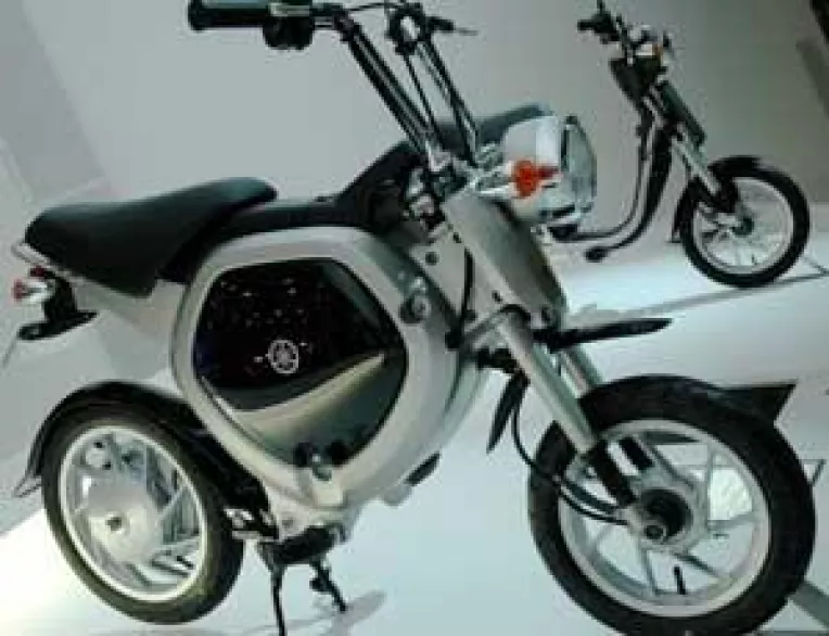 Yamaha, motocicleta-licurici